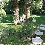 Lit Double Dans Pavillon , Chez Lilyanne 홈스테이 톤네이샤랑트