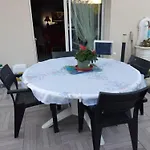 Lit Double Dans Pavillon , Chez Lilyanne 홈스테이 톤네이샤랑트