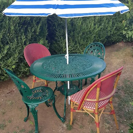 Lit Double Dans Pavillon , Chez Lilyanne منزل للإقامة