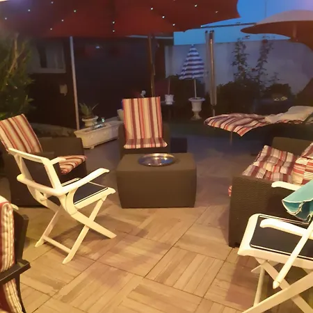 Lit Double Dans Pavillon , Chez Lilyanne