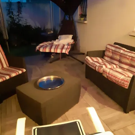 Lit Double Dans Pavillon , Chez Lilyanne Homestay Tonnay-Charente