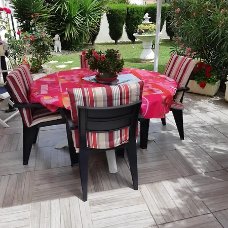 Lit Double Dans Pavillon , Chez Lilyanne * Tonnay-Charente