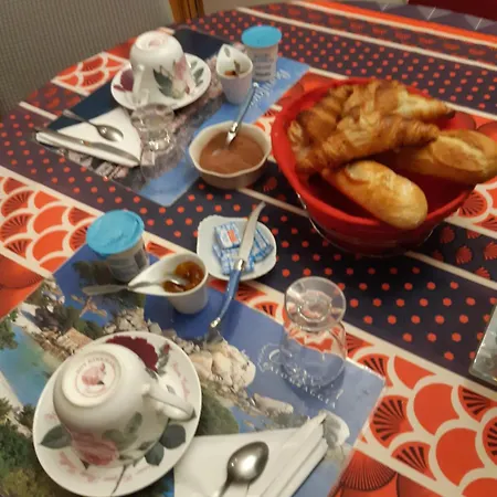 Homestay Lit Double Dans Pavillon , Chez Lilyanne Tonnay-Charente