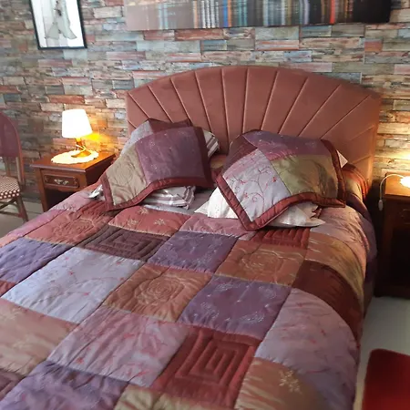 Lit Double Dans Pavillon , Chez Lilyanne