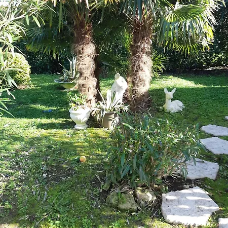 Lit Double Dans Pavillon , Chez Lilyanne Ubytování v soukromí Tonnay-Charente