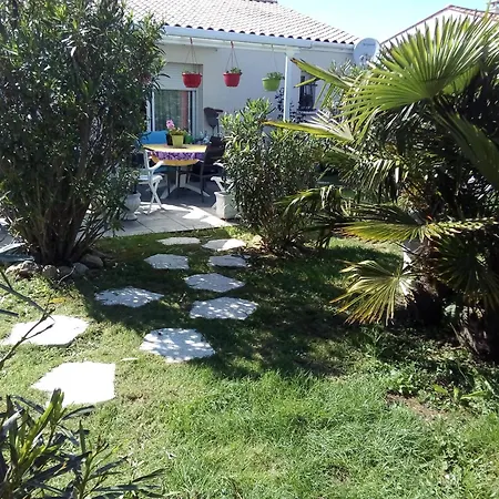 Homestay Lit Double Dans Pavillon , Chez Lilyanne Tonnay-Charente