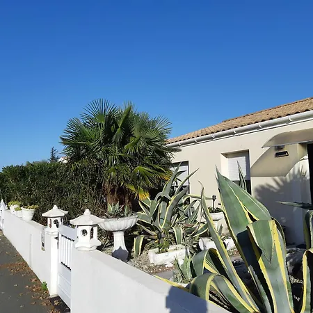 Lit Double Dans Pavillon , Chez Lilyanne Tonnay-Charente
