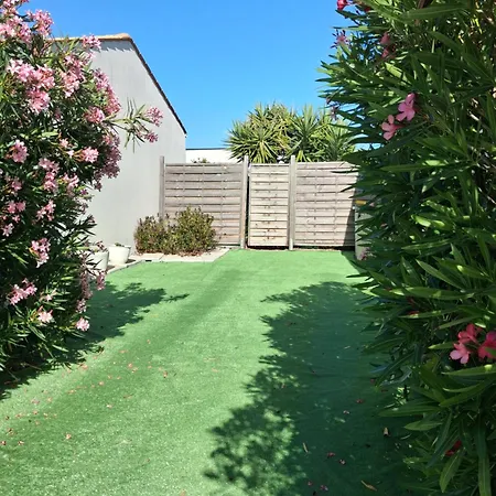 Lit Double Dans Pavillon , Chez Lilyanne *