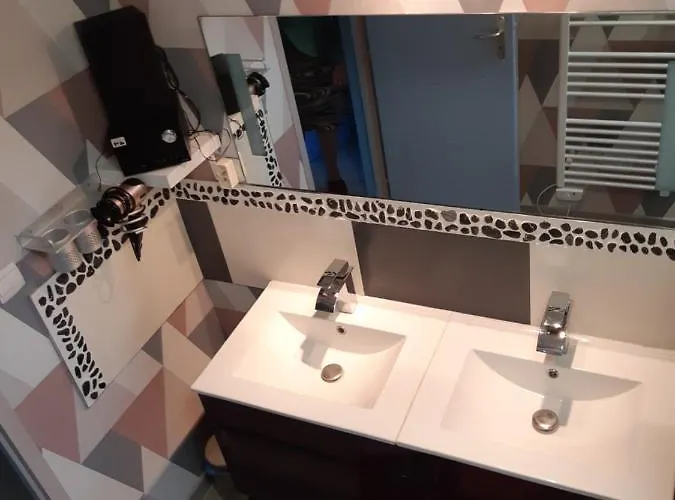 ホームステイ Lit Double Dans Pavillon , Chez Lilyanne *