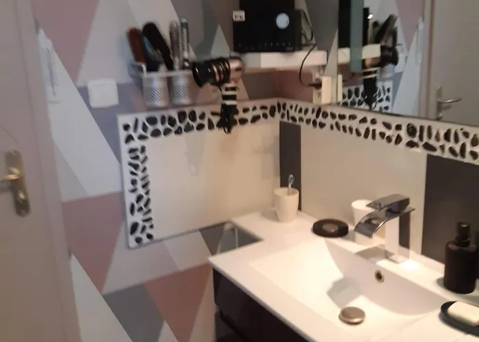 Lit Double Dans Pavillon , Chez Lilyanne * Tonnay-Charente