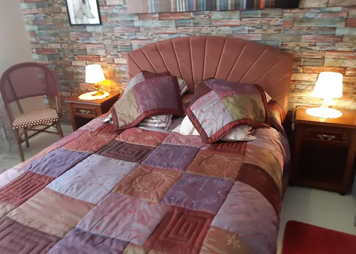 Lit Double Dans Pavillon , Chez Lilyanne