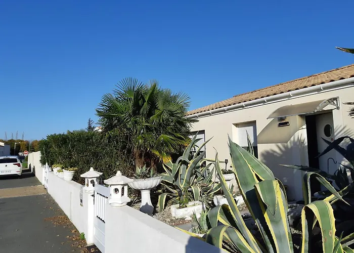 Lit Double Dans Pavillon , Chez Lilyanne Tonnay-Charente